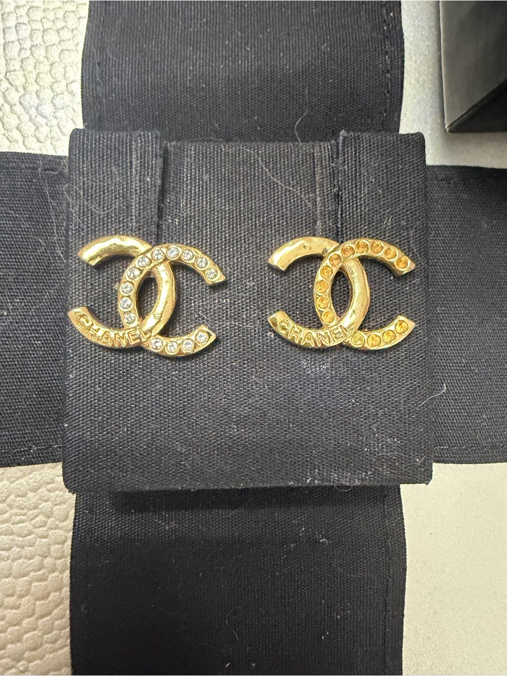 CHANEL CC CRYSTAL EARRINGS GOLD TONE AUTHENTIC W/ BOX & RECEIPT
